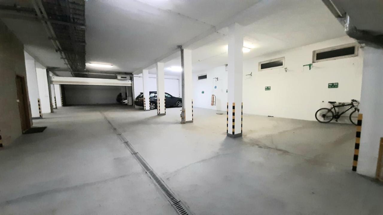 Champion'S Apartment Balkon Garaz Klima 슈차이르크 외부 사진